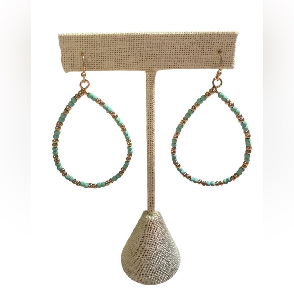 #689 Mint Green & Gold Beaded Teardrop Dangle Earrings